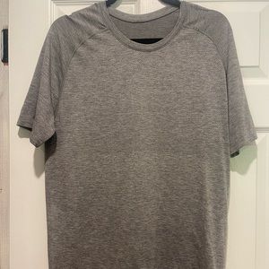 Men’s Lululemon workout short sleeve